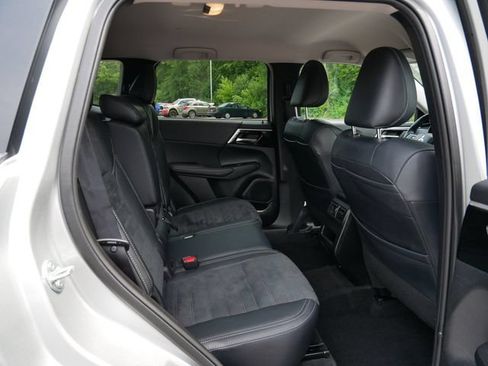 Used 2024 Mitsubishi Outlander SE AWD/4WD image 9