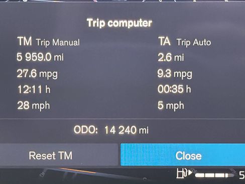 Certified 2025 Volvo XC60 B5 Plus image 40