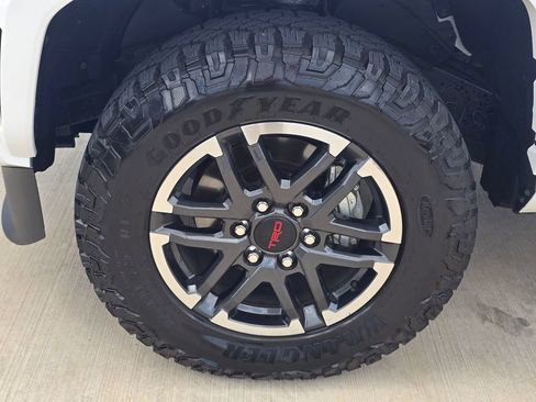 Used 2025 Toyota Tacoma TRD Sport w/ TRD Sport Premium Package AWD/4WD image 8