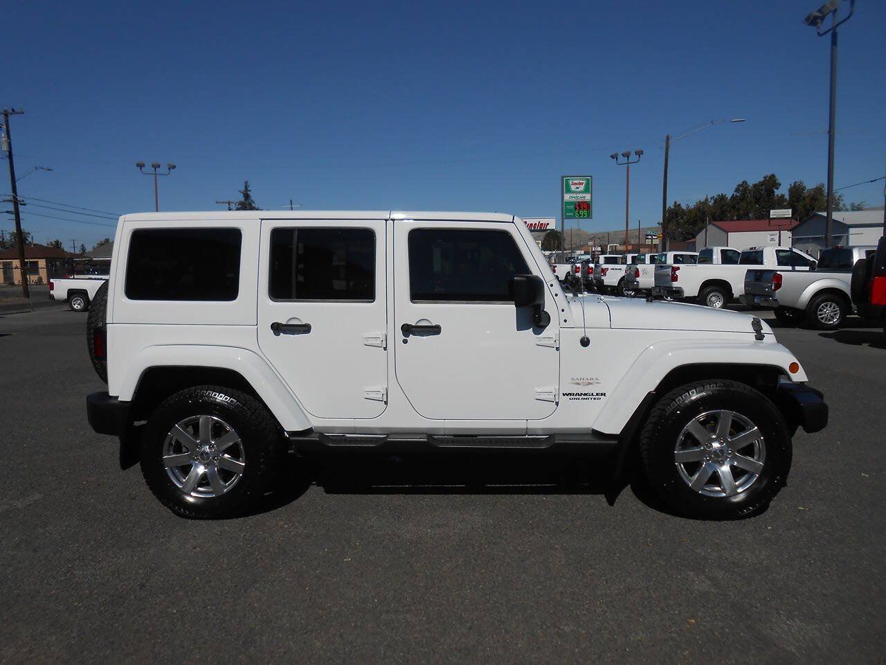 Used 2012 Jeep Wrangler Unlimited Sahara w/ Dual Top Group AWD/4WD image 2