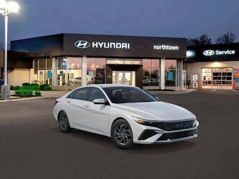New 2026 Hyundai Elantra Hybrid FWD image 2