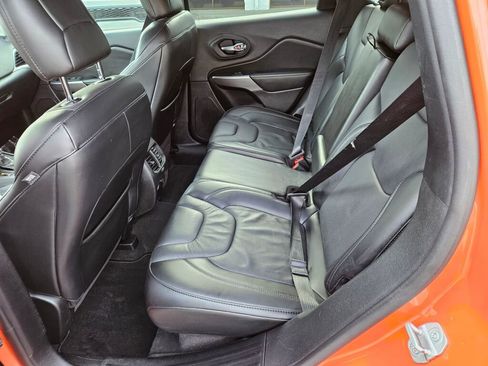 Used 2021 Jeep Cherokee Latitude Lux w/ Comfort/Convenience Group image 17