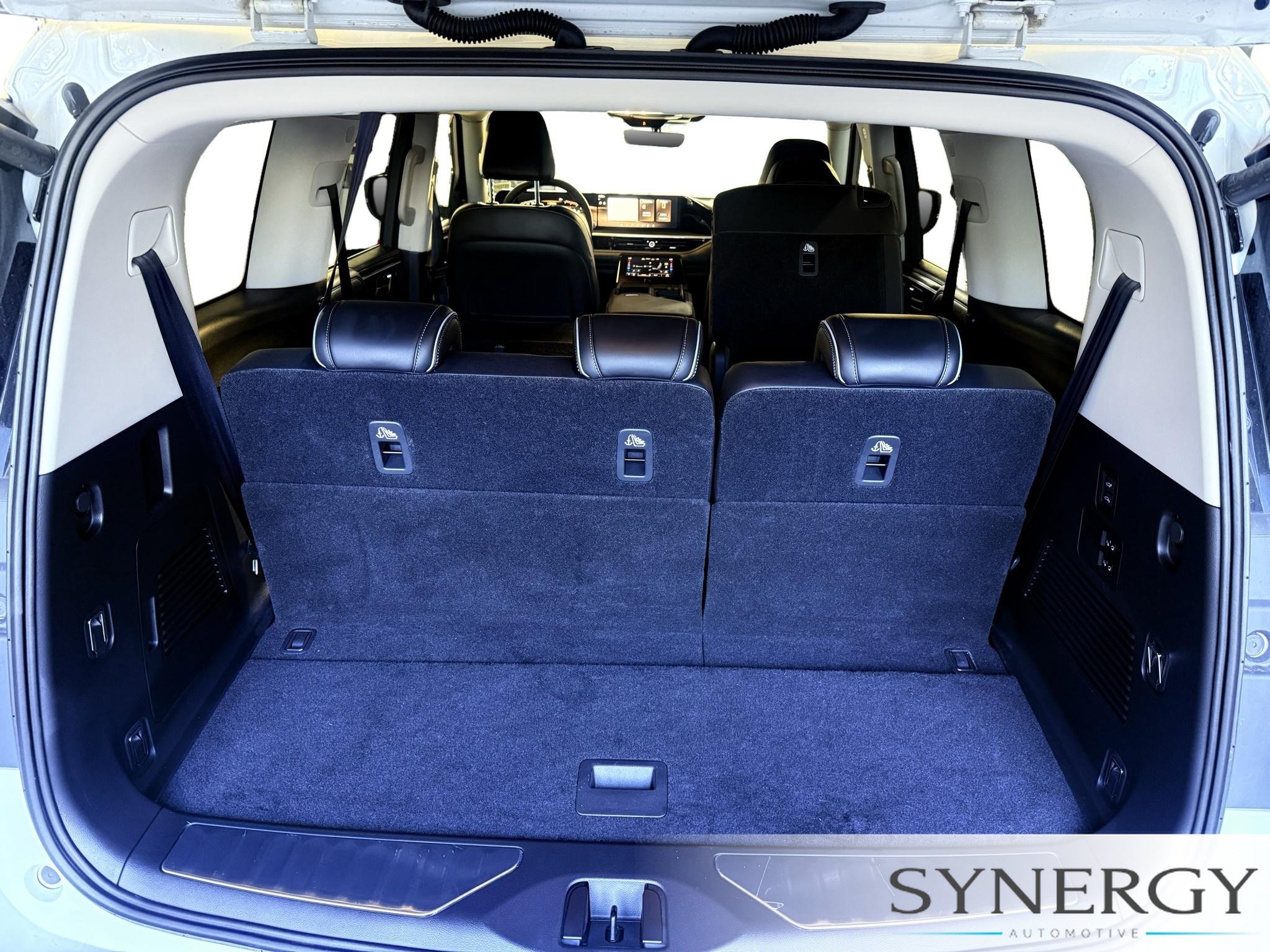 Certified 2026 INFINITI QX80 Luxe w/ Cargo Package AWD/4WD image 8