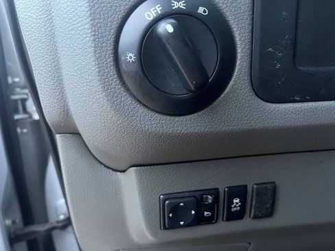 Used 2019 Nissan NV 3500 S image 27