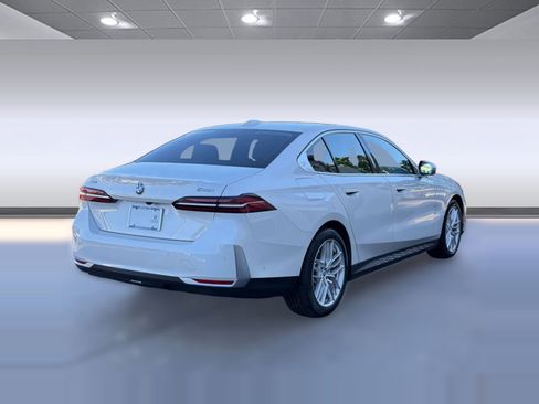 Certified 2025 BMW 540i xDrive AWD/4WD image 9