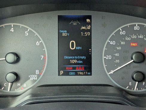 Used 2025 Toyota Corolla Cross LE image 19