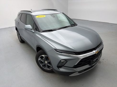 Used 2025 Chevrolet Blazer LT w/ Convenience Package image 2