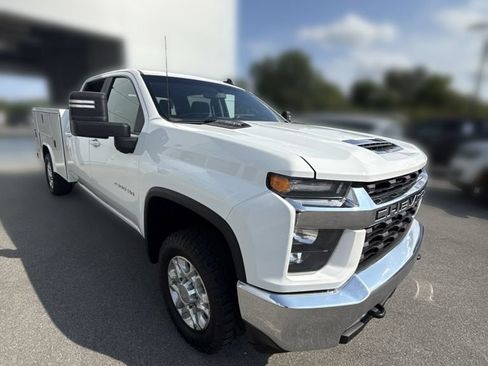 Used 2022 Chevrolet Silverado 2500 LT w/ Convenience Package AWD/4WD image 3