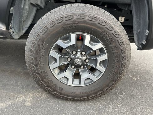 Used 2016 Toyota Tacoma TRD Off-Road image 13