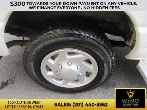 Used 2011 Ford E-150 and Econoline 150 XLT image 13