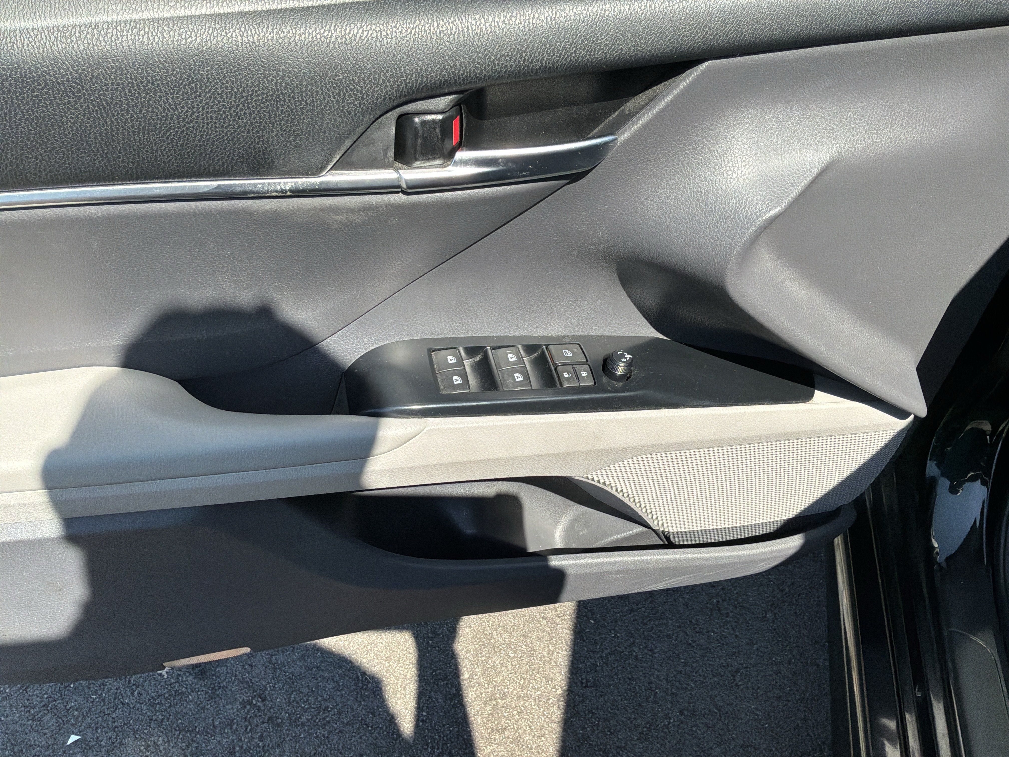 Used 2018 Toyota Camry SE w/ Moonroof Package FWD image 15