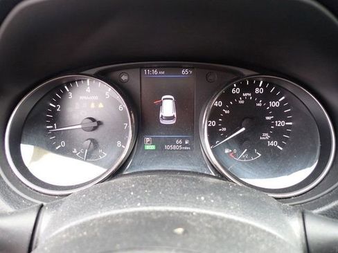 Used 2019 Nissan Rogue SV image 15