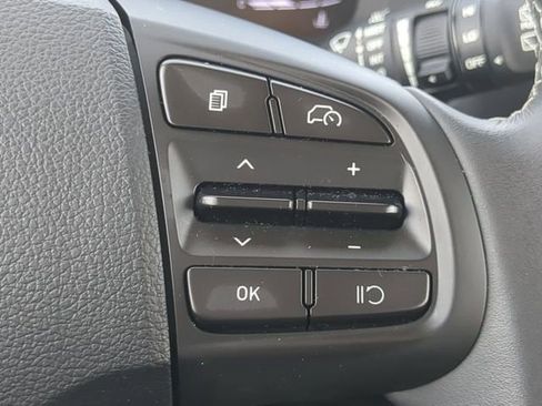 Used 2025 Hyundai Venue SEL FWD image 23