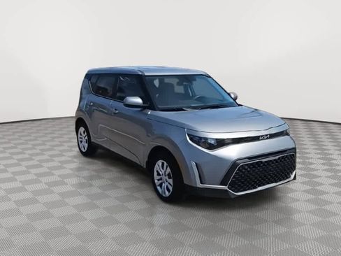 Used 2023 Kia Soul LX FWD image 2