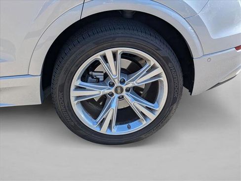 Used 2022 Audi Q8 Premium Plus w/ Premium Plus Package image 22