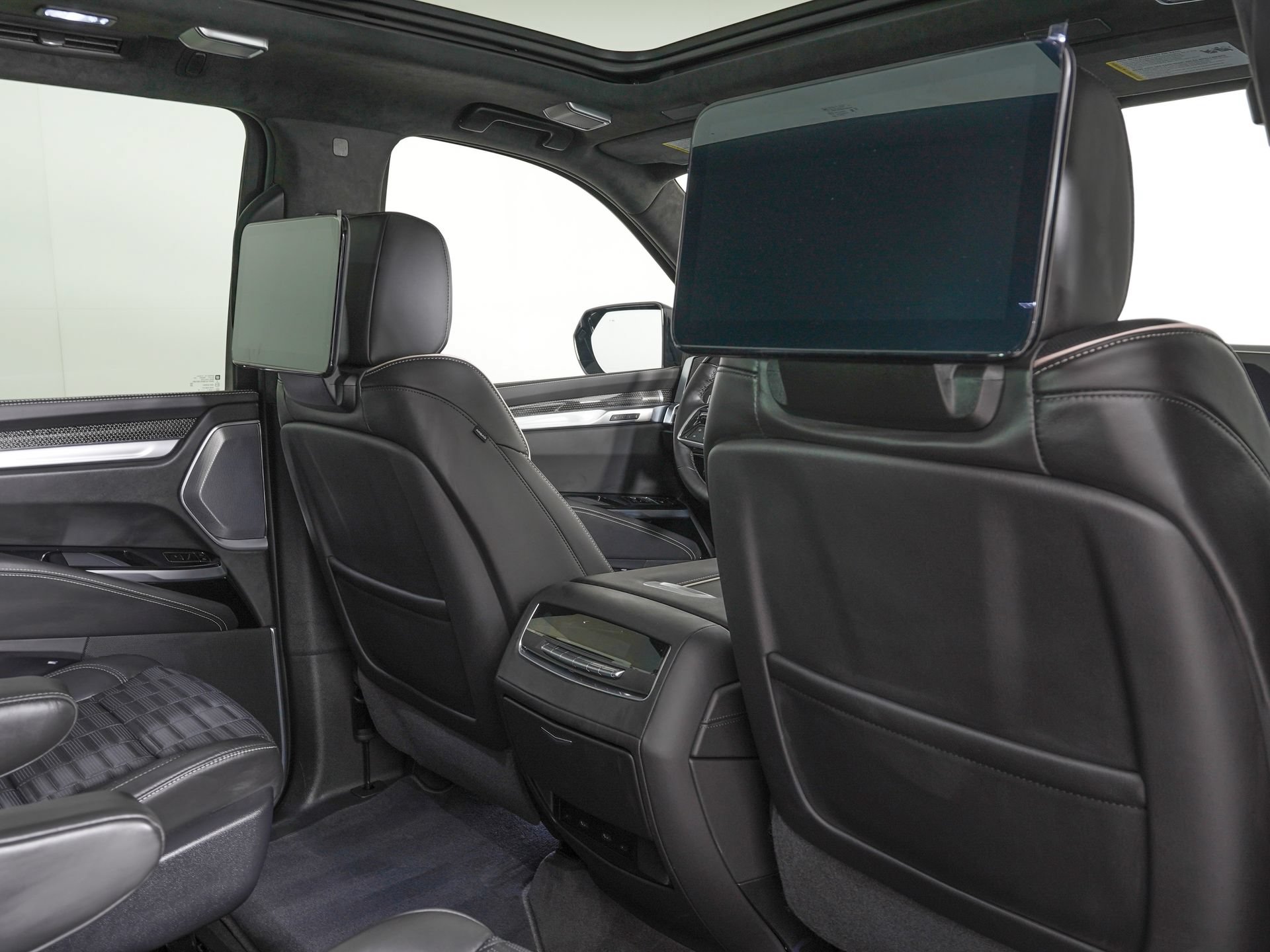 Used 2026 Cadillac Escalade ESV V w/ LPO, ONYX Package AWD/4WD image 11