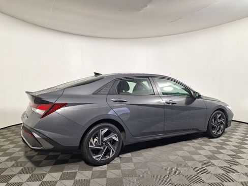 Used 2025 Hyundai Elantra Sport FWD image 5