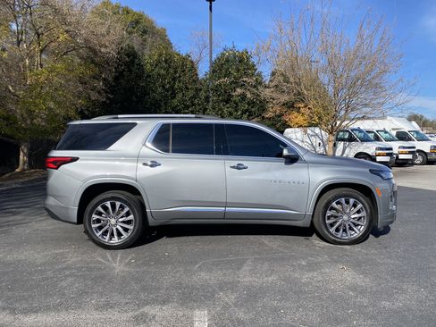 Used 2023 Chevrolet Traverse Premier image 10