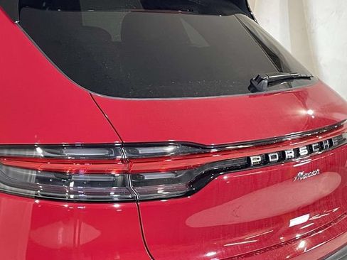 Certified 2026 Porsche Macan AWD/4WD image 12