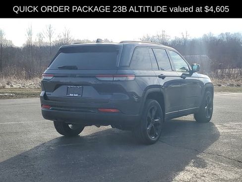 Used 2023 Jeep Grand Cherokee Altitude image 8