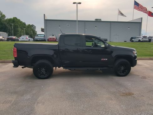 Used 2017 Chevrolet Colorado Z71 w/ Z71 Midnight Edition AWD/4WD image 9