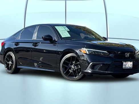 Used 2022 Honda Civic Sport image 2