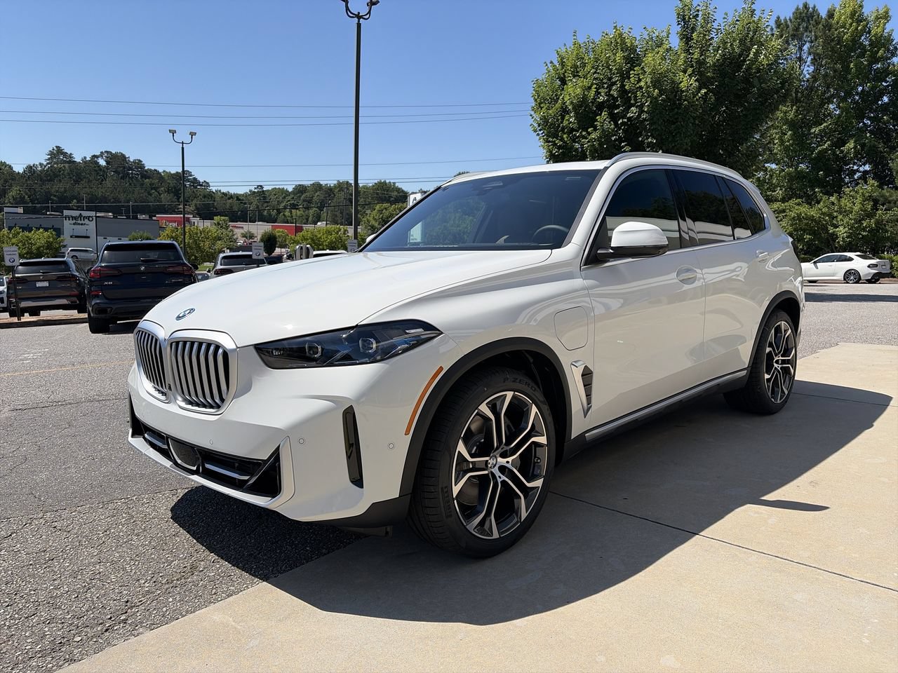 Used 2026 BMW X5 xDrive50e w/ Climate Comfort Package AWD/4WD image 4