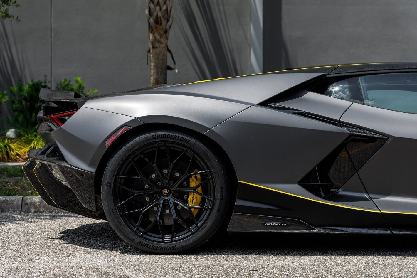 Used 2025 Lamborghini Revuelto AWD/4WD image 16