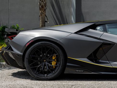 Used 2025 Lamborghini Revuelto AWD/4WD image 16