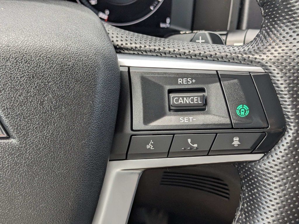 Used 2023 Mitsubishi Outlander 4WD Plug-In Hybrid image 34