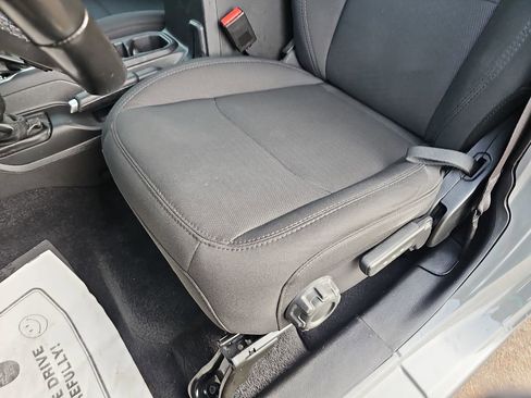 Used 2022 Jeep Wrangler Unlimited Sport image 34