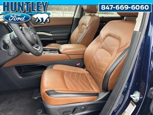 Used 2024 Nissan Pathfinder Platinum w/ Lighting Package (N92) image 22