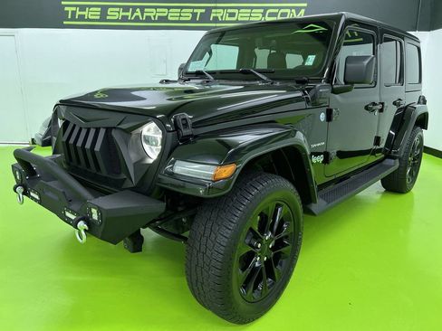 Used 2022 Jeep Wrangler Unlimited Sahara AWD/4WD image 5