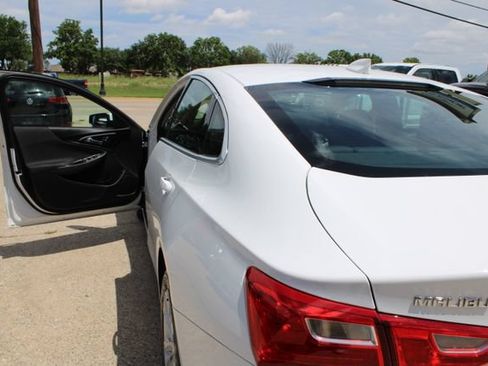 Used 2023 Chevrolet Malibu LT FWD image 9