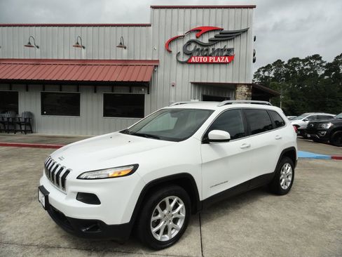 Used 2016 Jeep Cherokee Latitude w/ Comfort/Convenience Group FWD image 1