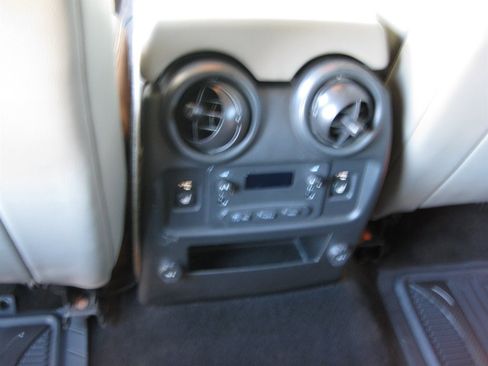 Used 2005 HUMMER H2 w/ Preferred Equipment Group image 32