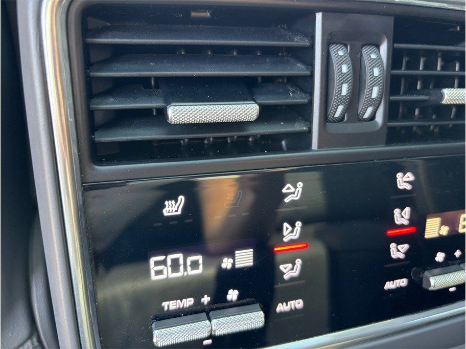 Used 2022 Porsche Cayenne Platinum Edition AWD/4WD image 40