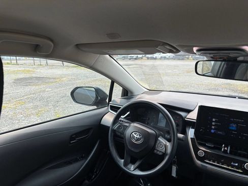 Used 2025 Toyota Corolla LE FWD image 25