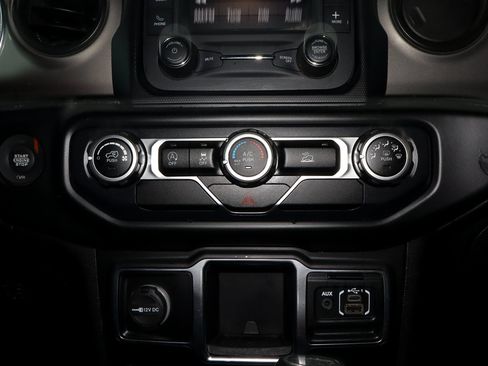 Used 2020 Jeep Gladiator Sport AWD/4WD image 24