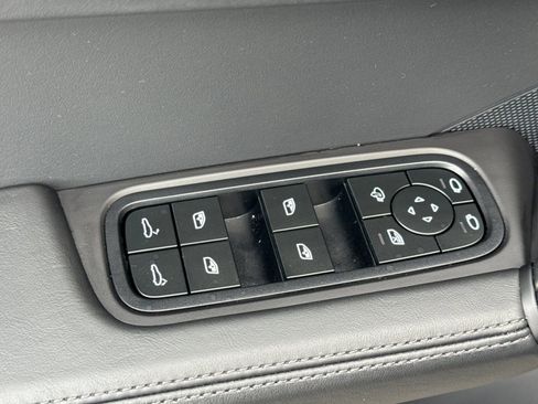 Certified 2025 Porsche Cayenne image 13