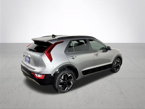 Used 2023 Kia Niro Wind w/ Wind Preserve Package FWD image 6