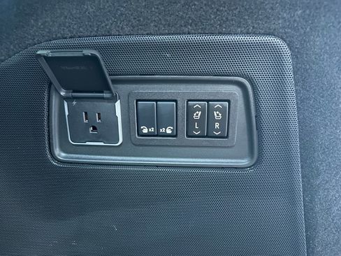 Certified 2024 Cadillac Escalade Premium Luxury image 31