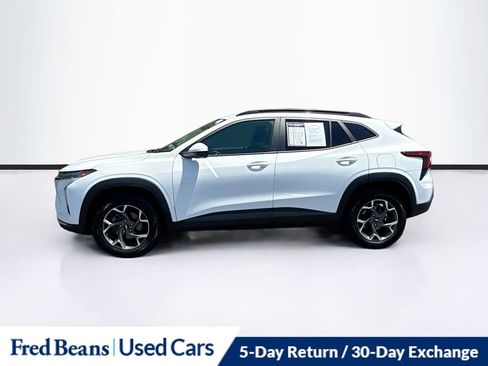 Used 2025 Chevrolet Trax LT FWD image 5
