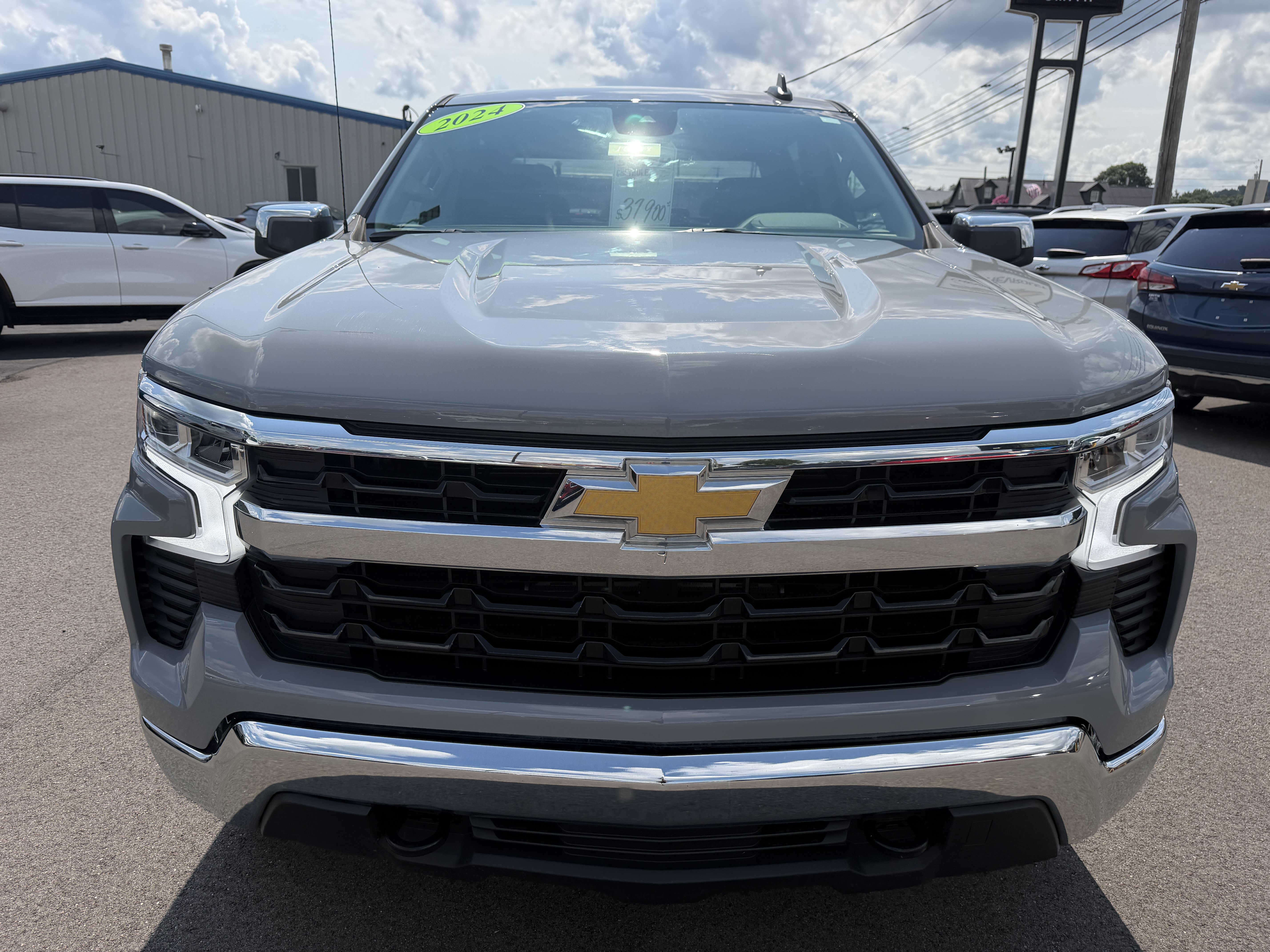 Used 2024 Chevrolet Silverado 1500 LT AWD/4WD image 6