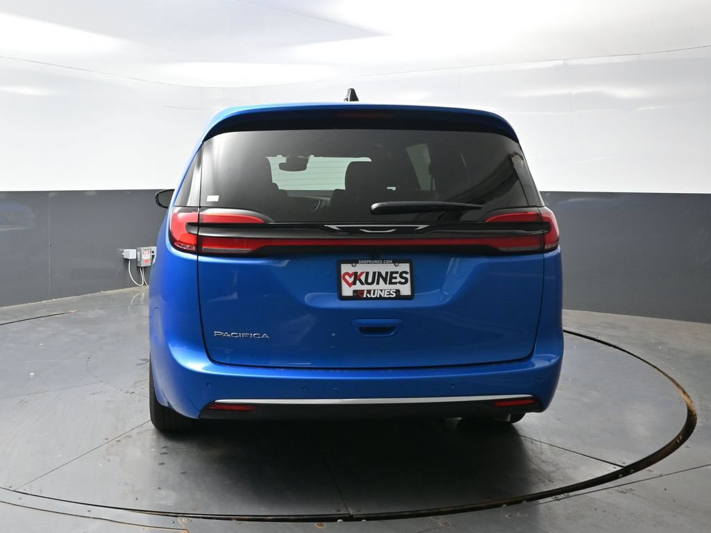 New 2027 Chrysler Pacifica Select w/ Family Tech Group FWD image 8