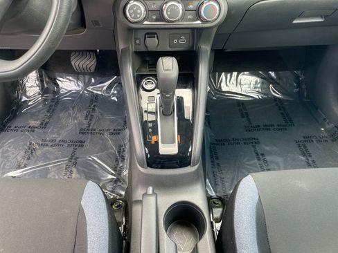 Used 2025 Nissan Versa SV image 40