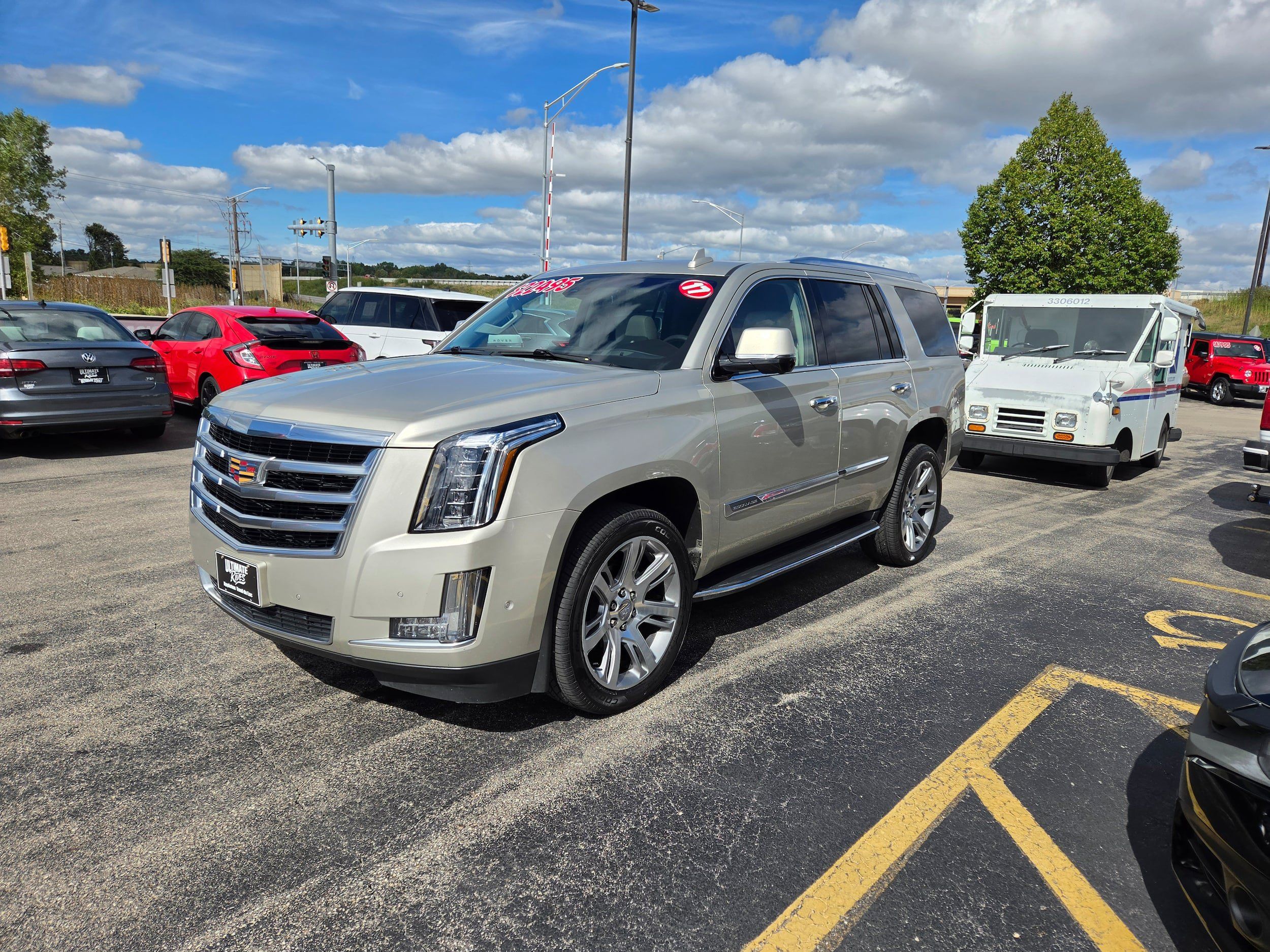 Used 2017 Cadillac Escalade Luxury AWD/4WD image 2