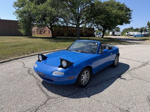 Used 1990 MAZDA MX-5 Miata RWD image 1