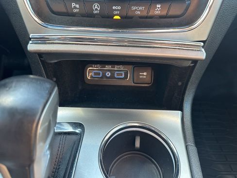 Used 2019 Jeep Grand Cherokee Laredo image 5