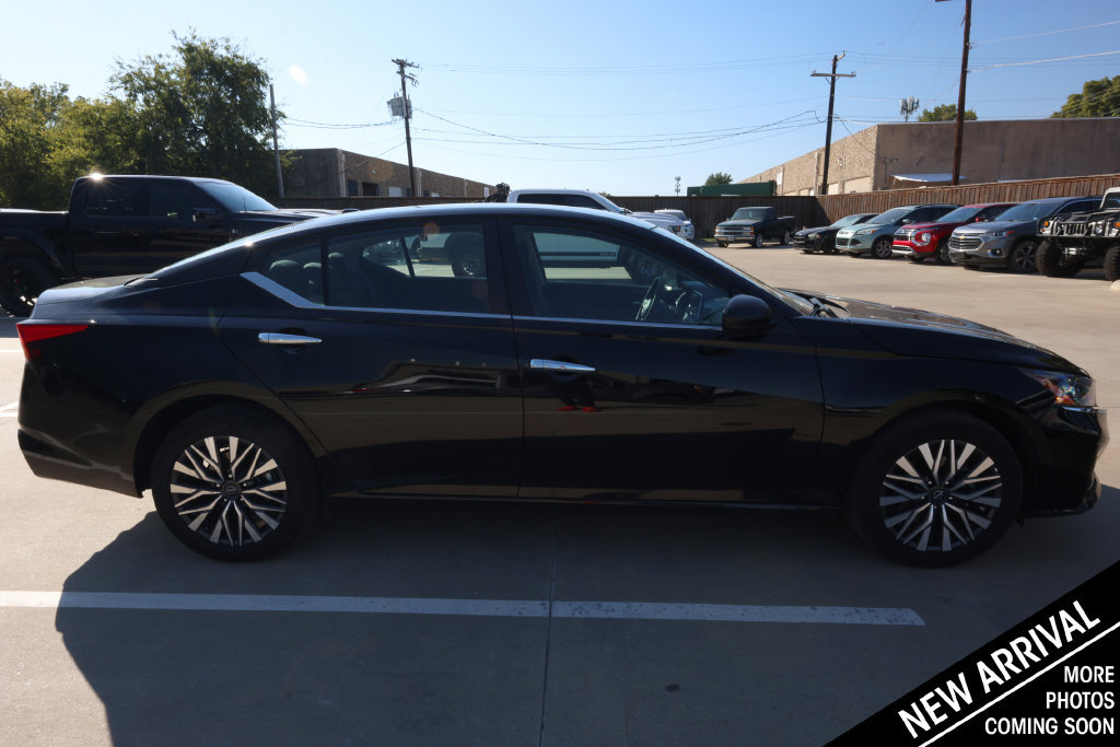 Used 2025 Nissan Altima 2.5 SV AWD/4WD image 4